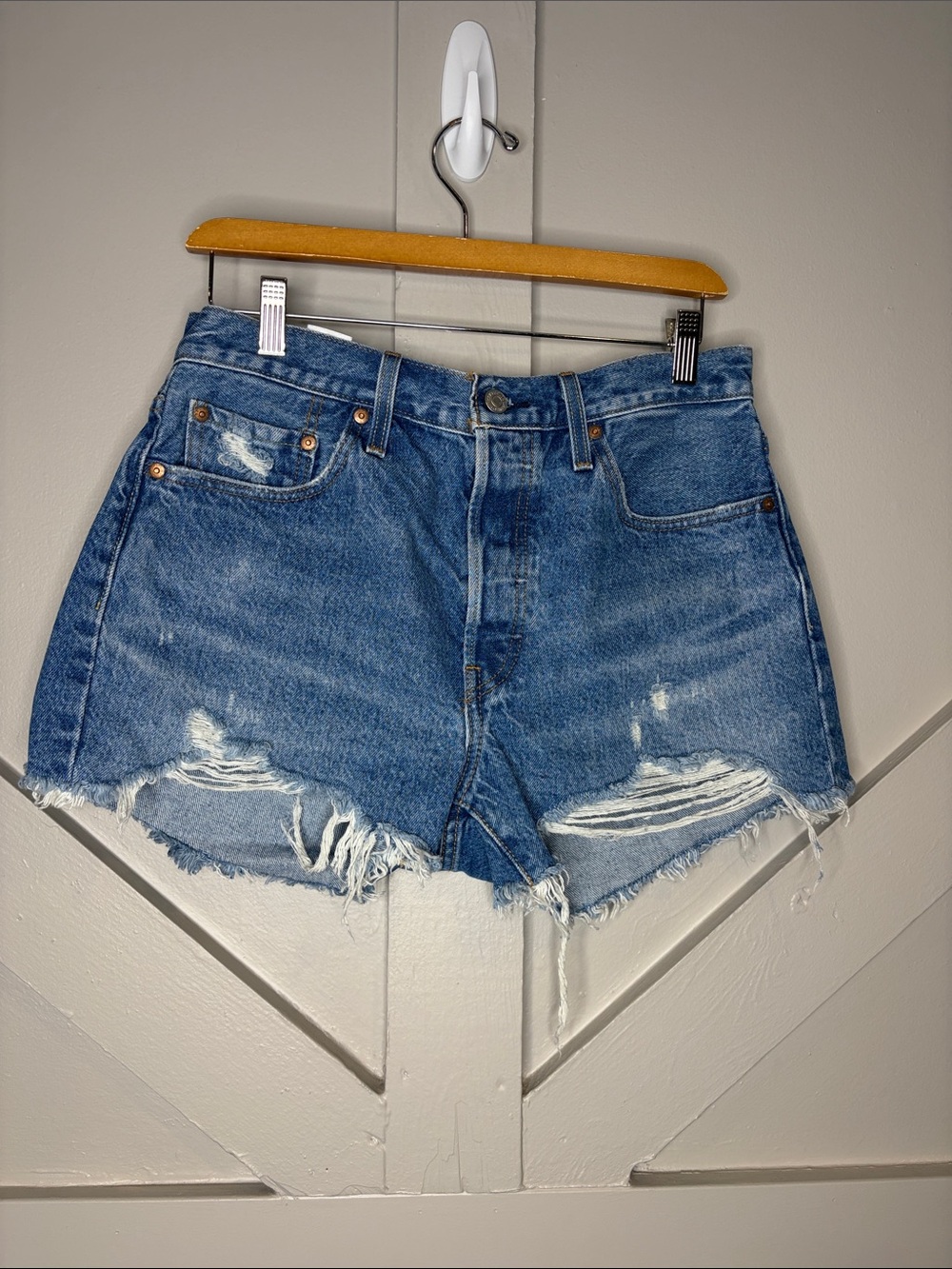 Levi's 501 High Rise Distressed Cutoff Denim Shorts – Size 29W - Picture 2 of 13